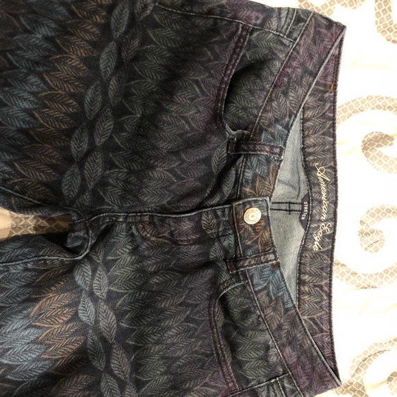 American Eagle Jegging with feather design - Picture 2 of 7